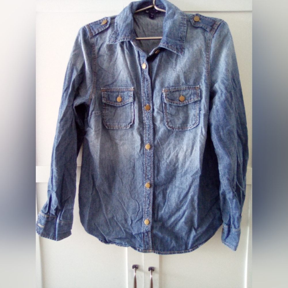 Gap Denim Button Down Long Sleeve Shirt with Brass Buttons Faded Blue Size M